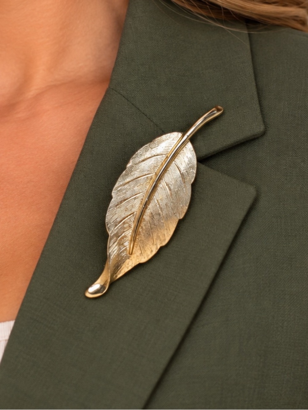 Avon Vintage Gold-Tone Leaf Brooch 🍂